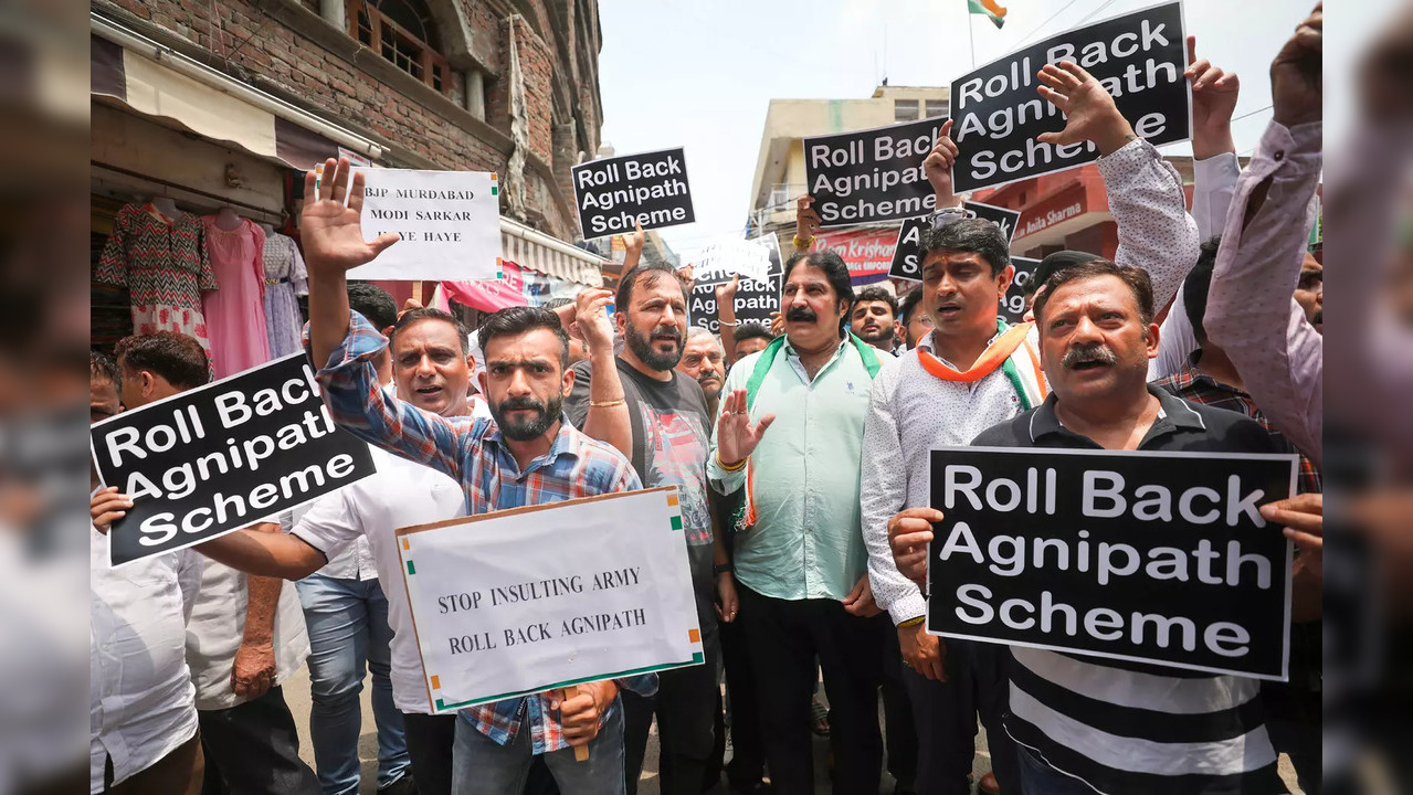 Jammu: Youth Congress workers stage a protest against the Centre's Agnipath sche...