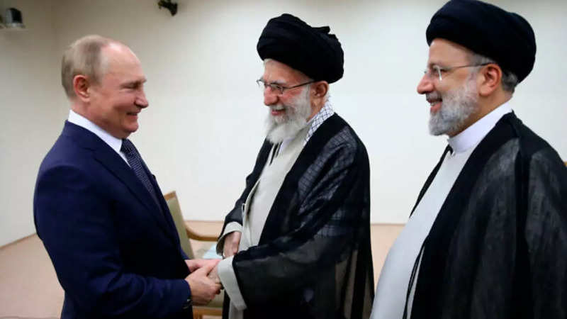 Iran's Supreme Leader Ayatollah Ali Khamenei and Vladimir Putin