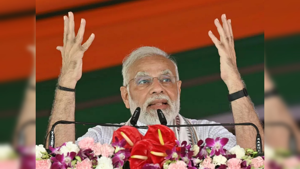 Jalaun : Prime Minister Narendra Modi addresses the inauguration of Bundelkhand Expressway, in Jalaun on Saturday, July 16, 2022. (Photo:IANS/PIB)