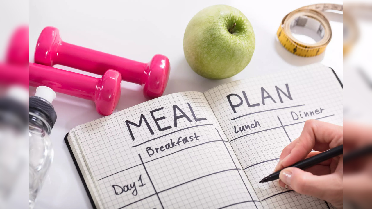 Weight loss: Simple tips to create a calorie deficit | Health News ...