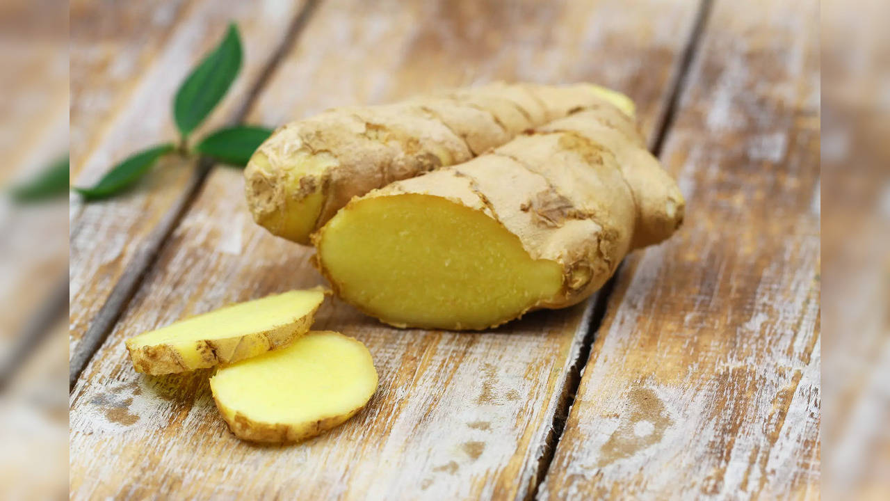 Including ginger in the diet is a great way to deal with nausea and stomach problems as well. Its digestive enzymes help break down proteins and ease muscle pain too in arthritis patients.