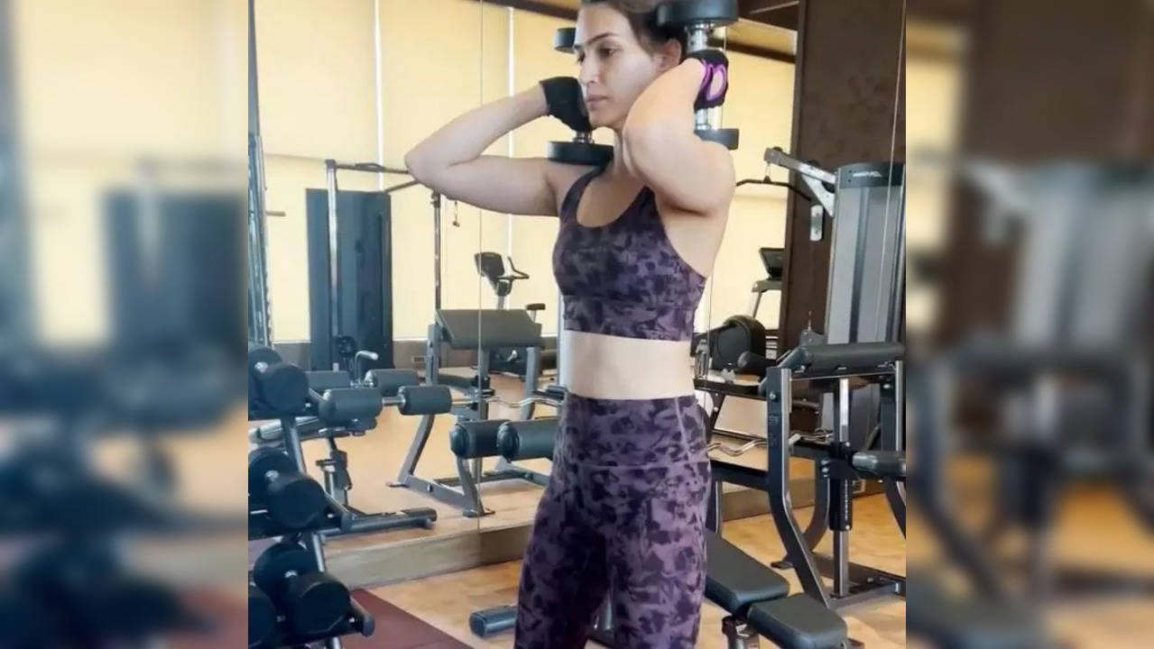 Accompanied by her trainer Karan Sawney, Kriti Sanon took to Instagram to share her workout regime with her fans. (Photo credit: Kriti Sanon/Instagram)