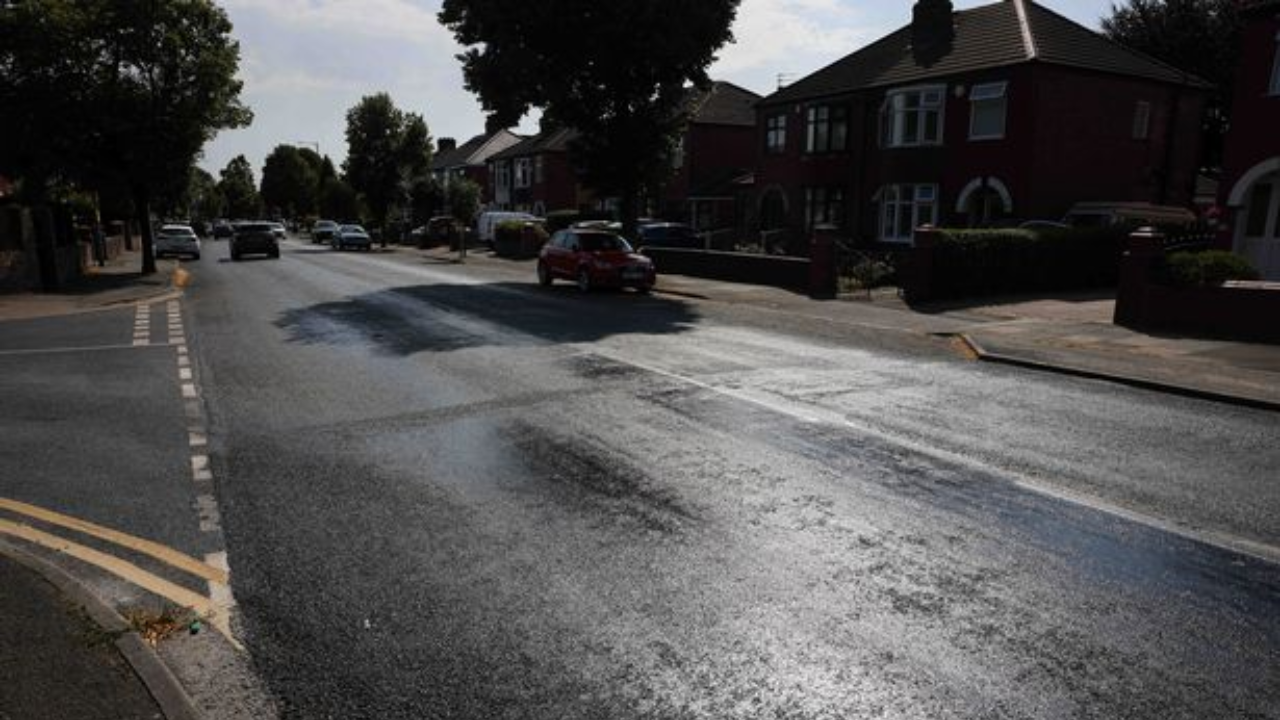 Cars forced to drive through 'sticky, black goo' in UK as heatwave melts entire street