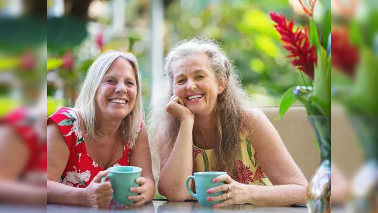 Hawaii_Old_women_happy