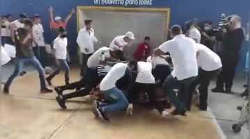 Virální video Mexičtí fotbalisté vstřelili poslední gól při poctě touchdownu