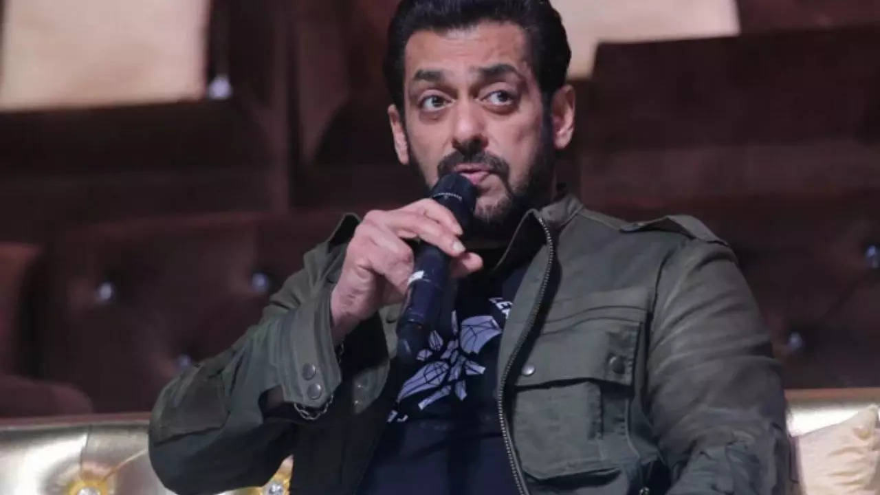 Salman Khan Meets Mumbai CP Over Death Threat Letter, Seeks Permission For  Weapon License - News18