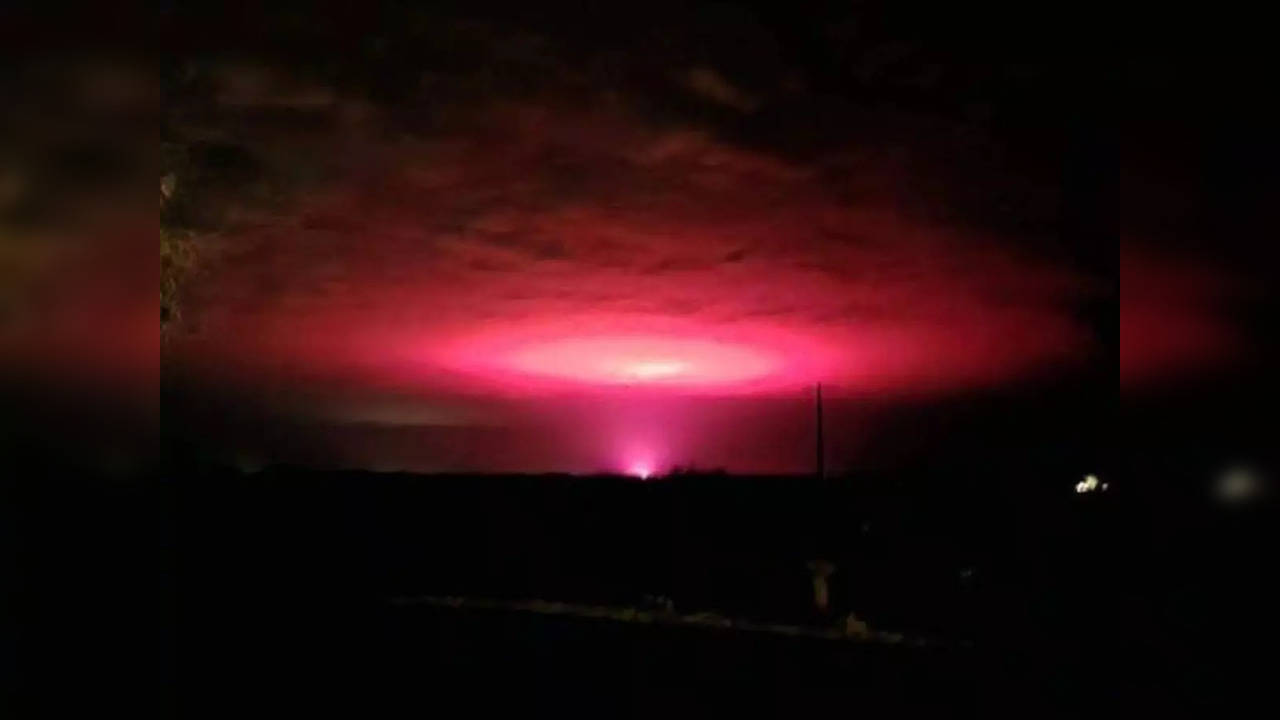 A bizarre pink glow filled the sky in Mildura, Australia on July 20 | Picture courtesy: Twitter/@StellarInsights