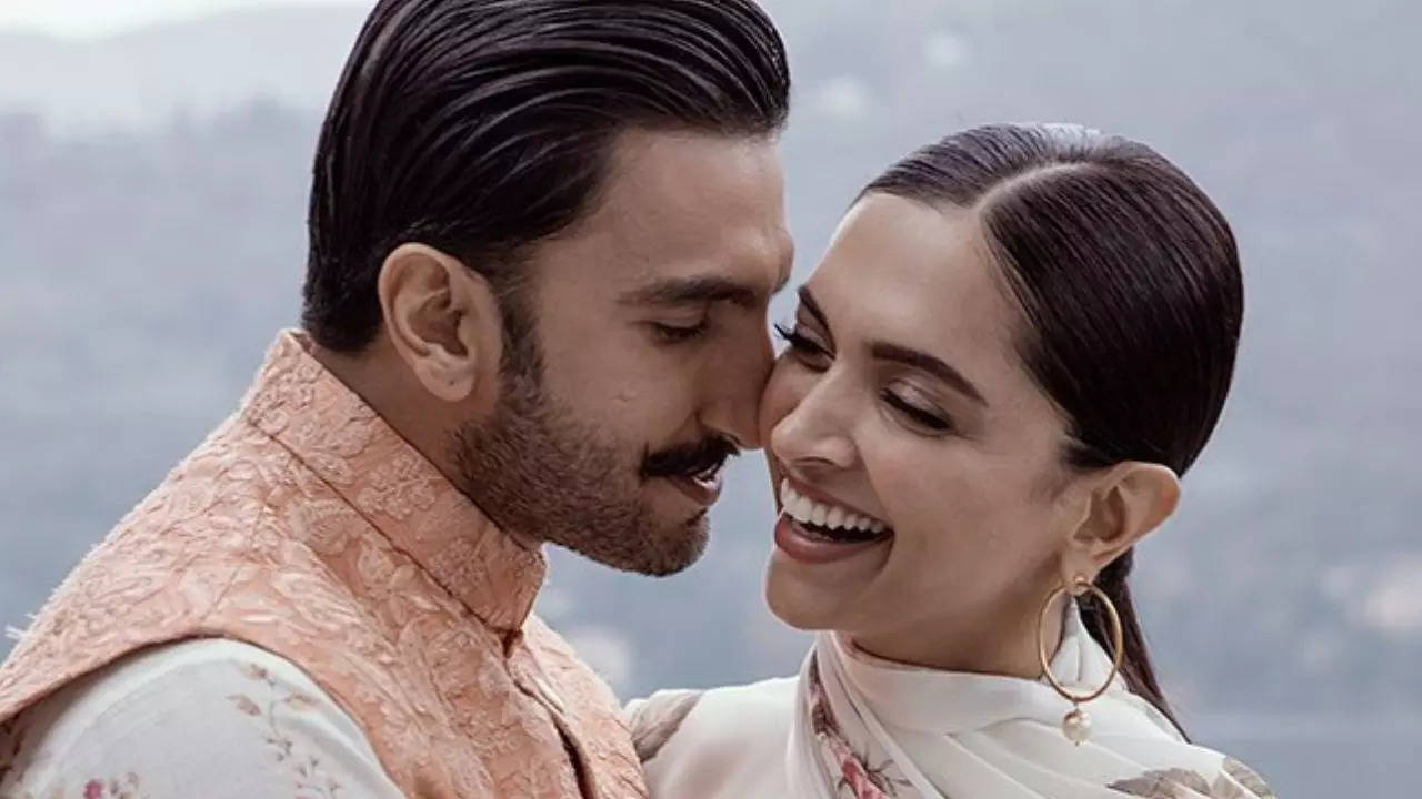 1280px x 720px - Here's how Deepika Padukone reacted to Ranveer Singh's internet breaking  nude photoshoot | Entertainment News, Times Now