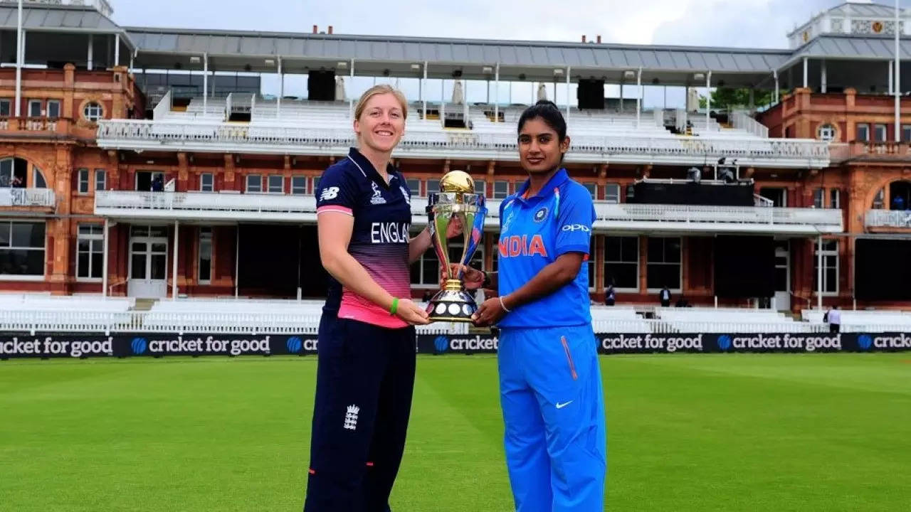 Mithali Raj and Heather Knight