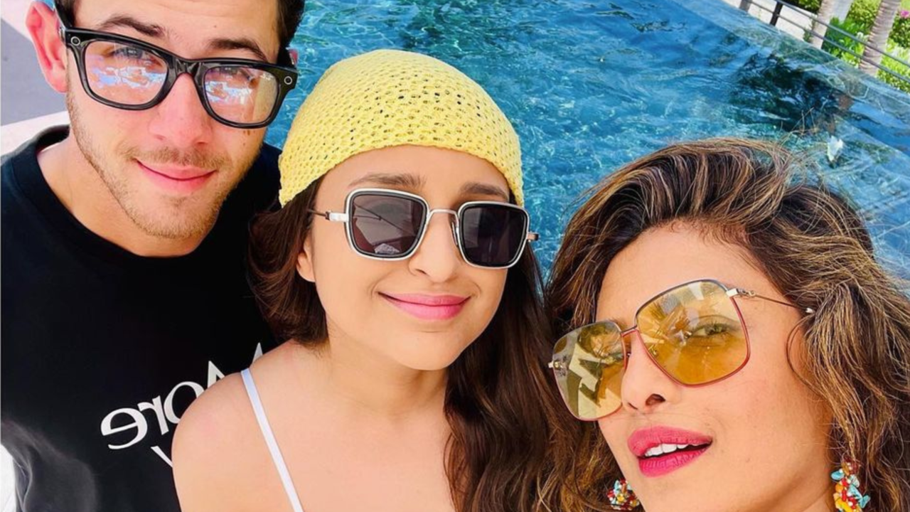 Priyanka Chopra - Nick Jonas - Parineeti Chopra