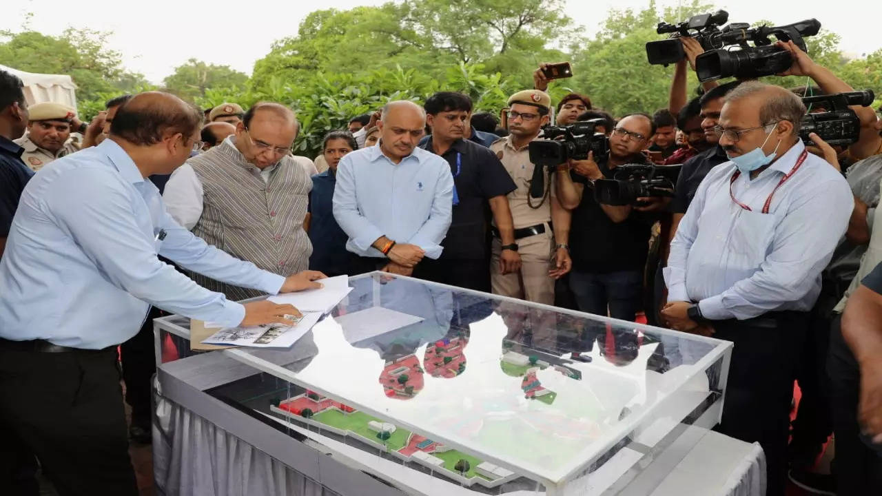 Delhi L-G lays foundation stone of Azadi ka Amrit Mahotsav park