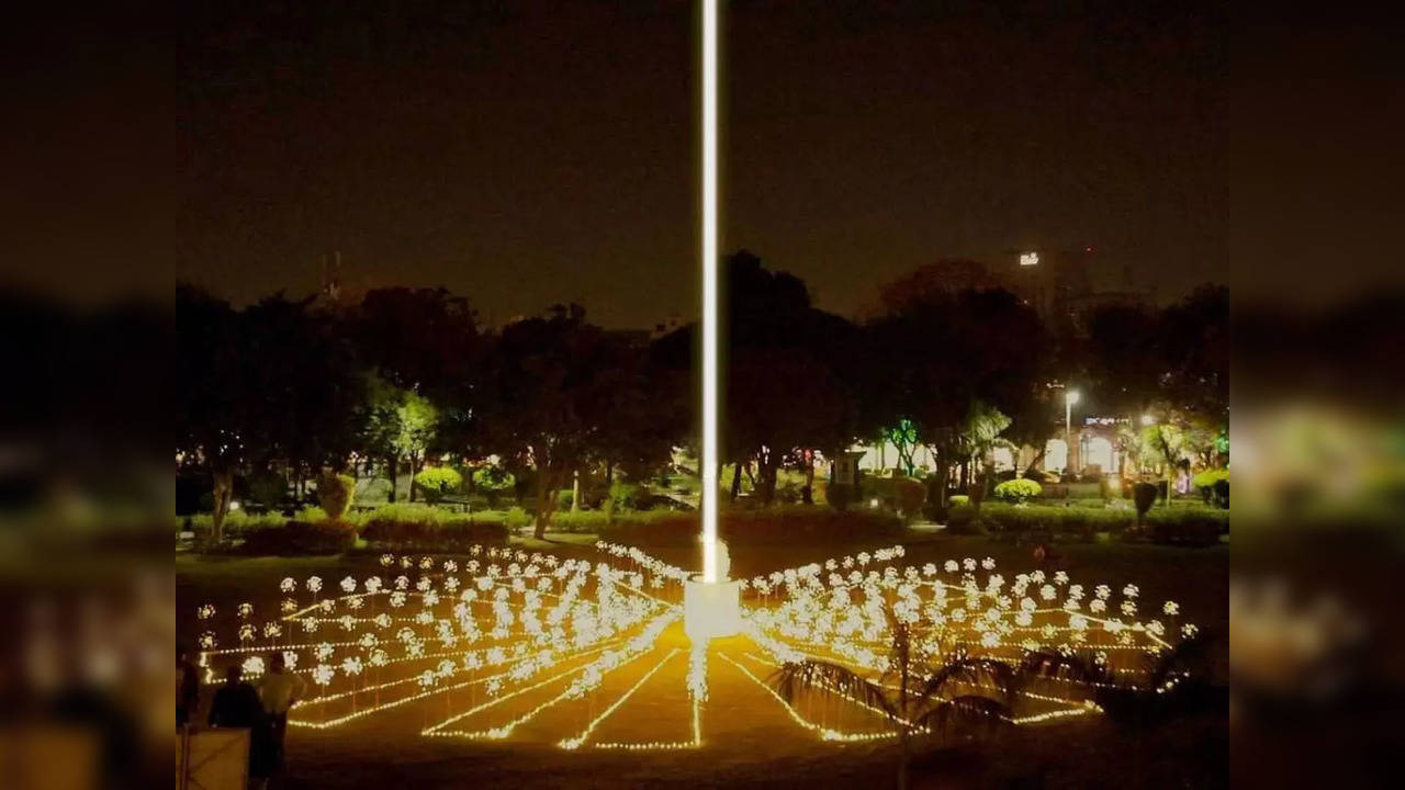 A sky beam light dubbed 'Digital Jyot' illuminates Delhi's Central Park | Picture courtesy: Twitter/@narendramodi