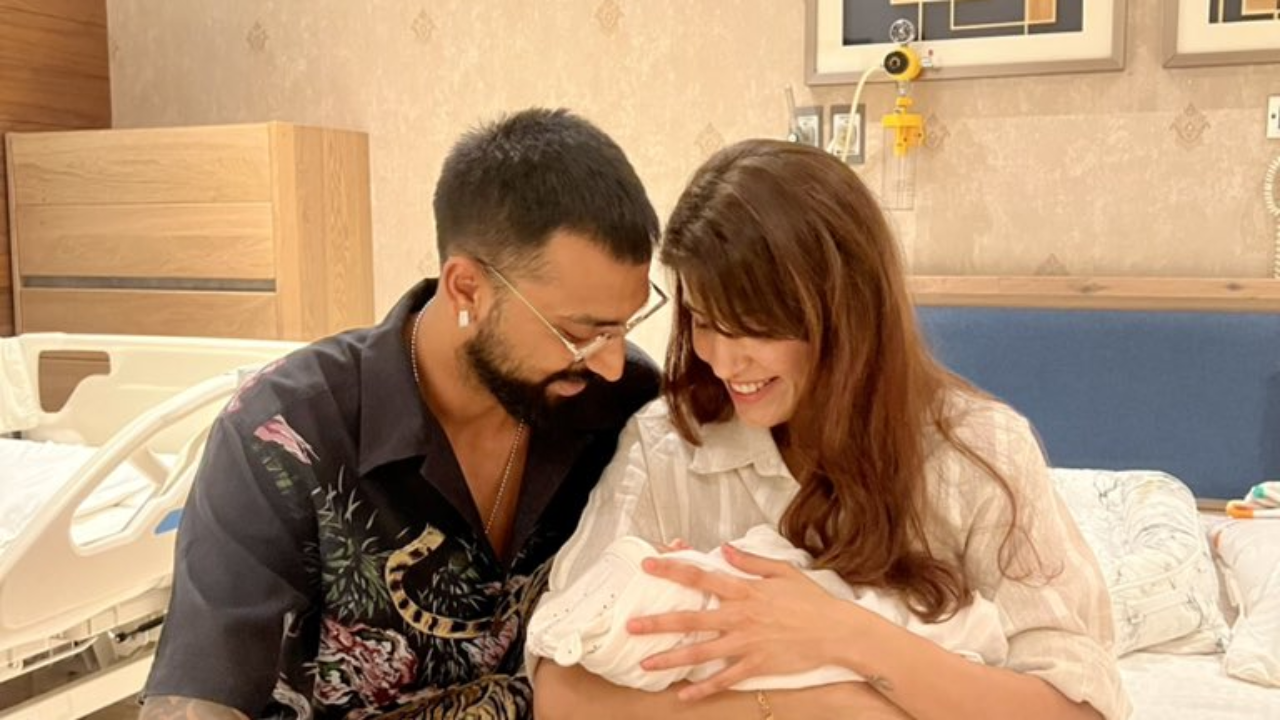 Krunal Pandya, wife Pankhuri announce birth of son Kavir; Hardik, KL Rahul,  Sara Tendulkar react | Cricket News, Times Now