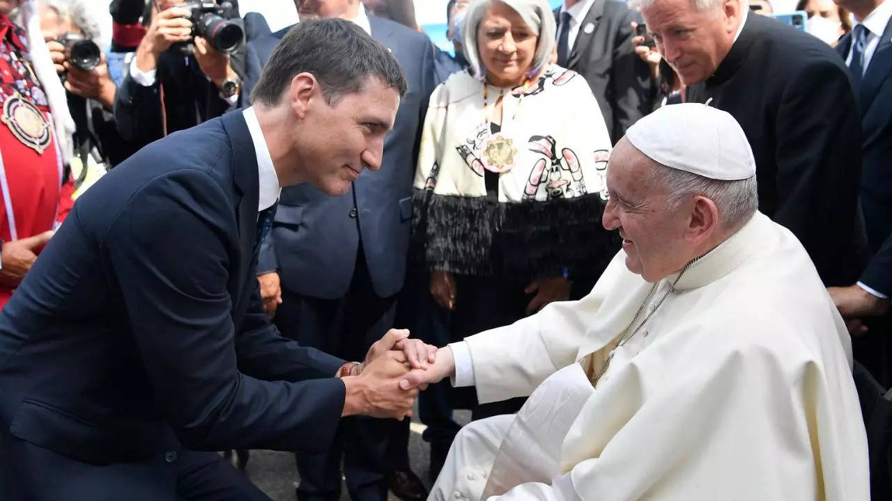 Pope Francis Canda PM Vatican news twitter
