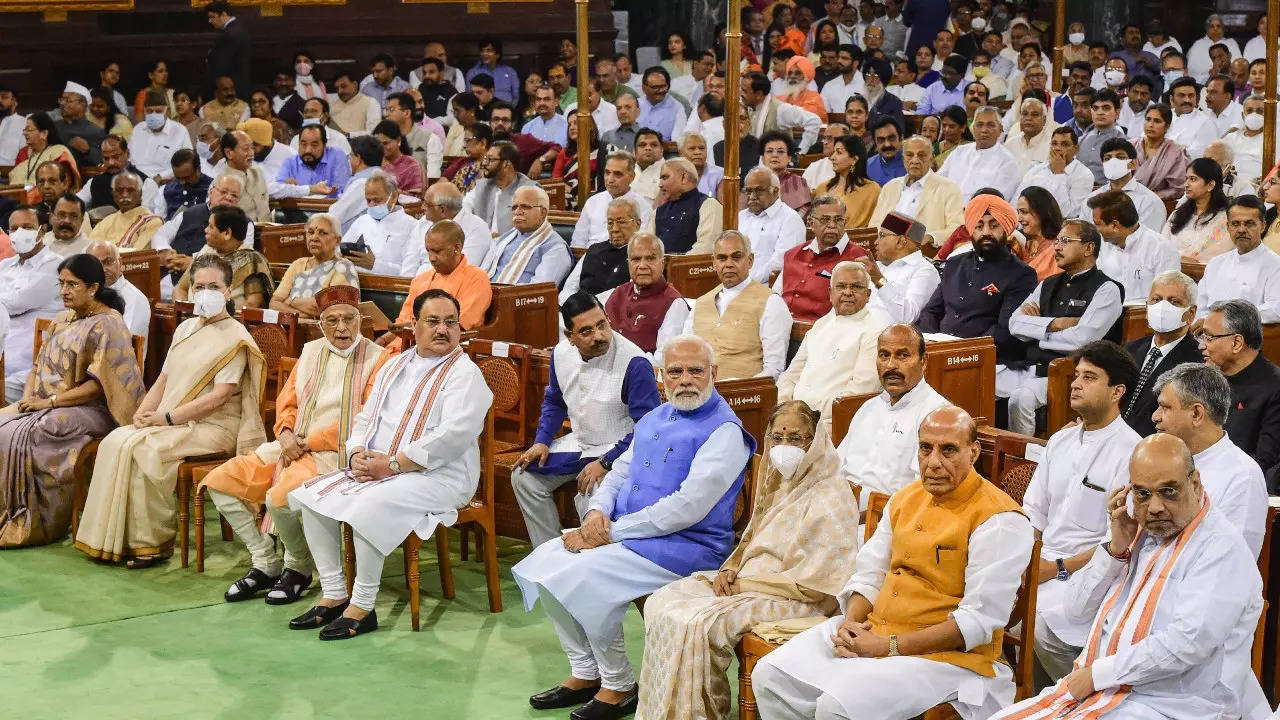 Opposition alleges ‘deliberate disrespect’ to Mallikarjun Kharge, LoP Rajya Sabha, at President Murmu oath ceremony