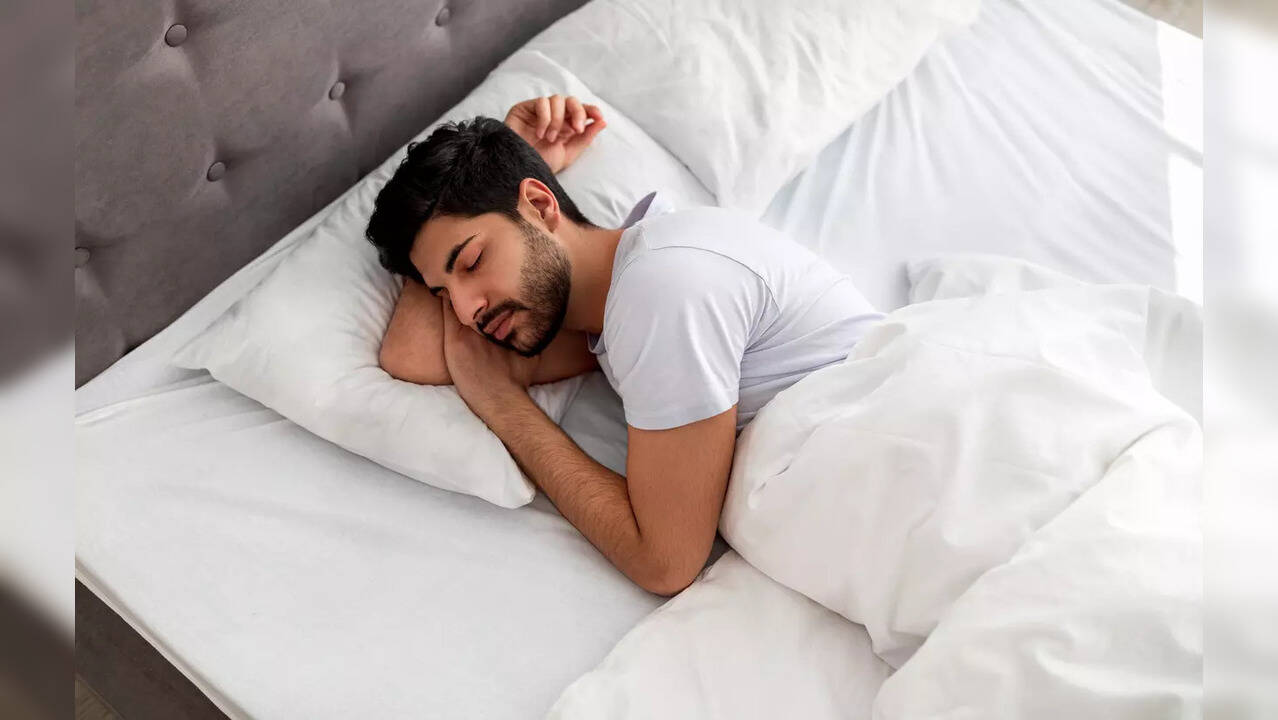 Know how your sleep schedule affects your weight loss regime