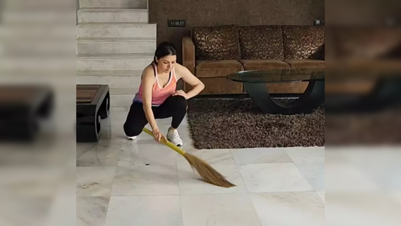 Bhagyashree, known for motivating her fans to lead a healthy lifestyle be it on the diet front or workouts, recently shared a video on Instagram where she is seen sweeping the floor of her home to warm up for her workout session as housework is just as good a way to get moving and work the ‘sleeping muscles’. (Photo credit: Bhagyashree/Instagram)