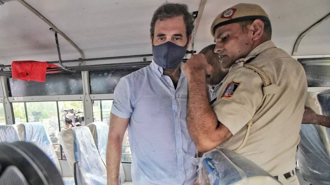 Rahul Gandhi, along with other MPs of Congress, was detained by Delhi Police from Vijay Chowk