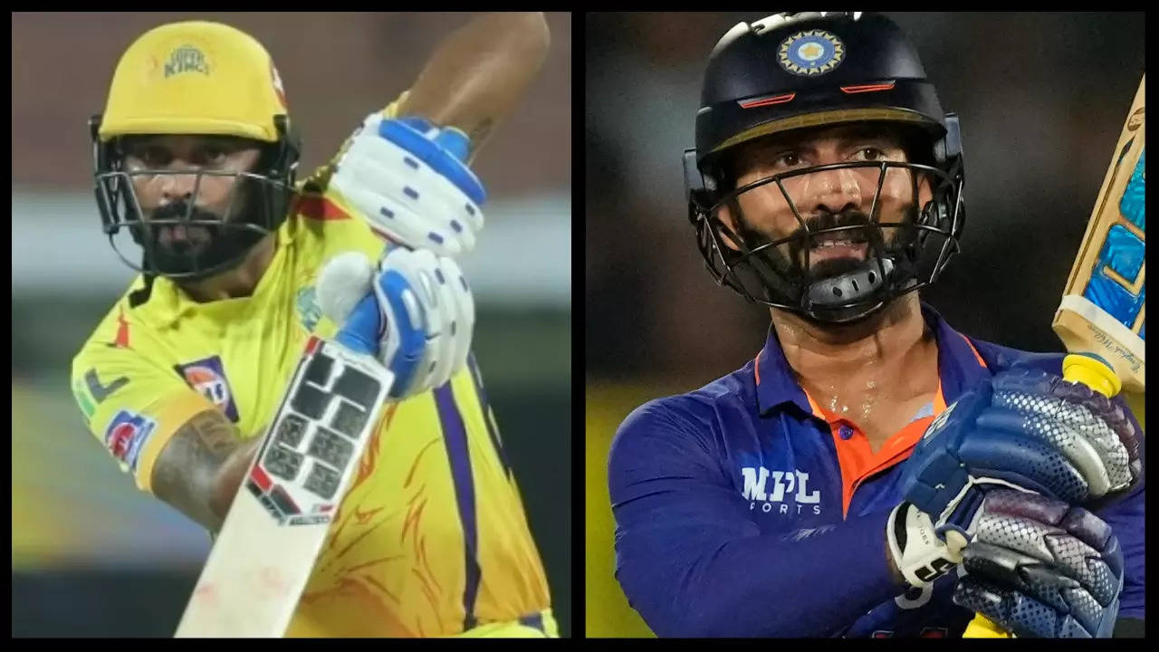 Fans started chanting Dinesh Karthik's name when Vijay was fielding on the boundary.