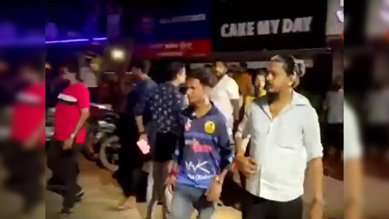 Bajrang Dal members disrupt college party at Mangaluru pub