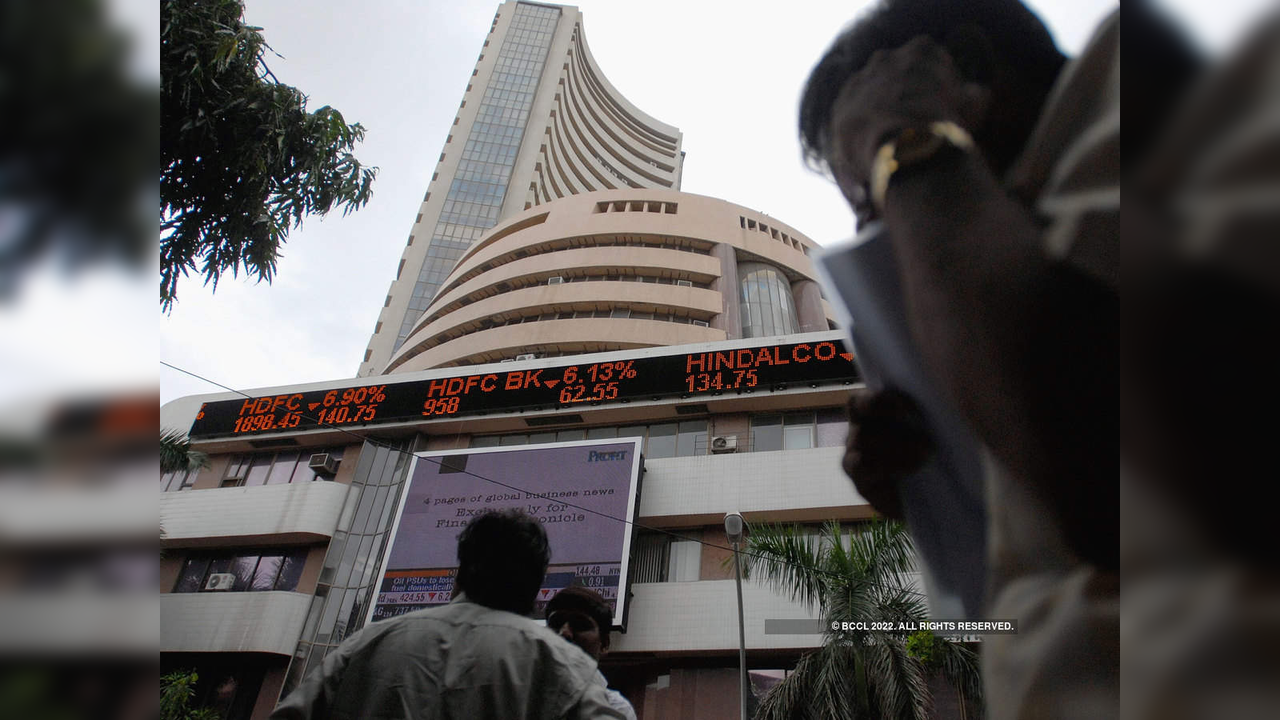 Sensex trades flat in early deals