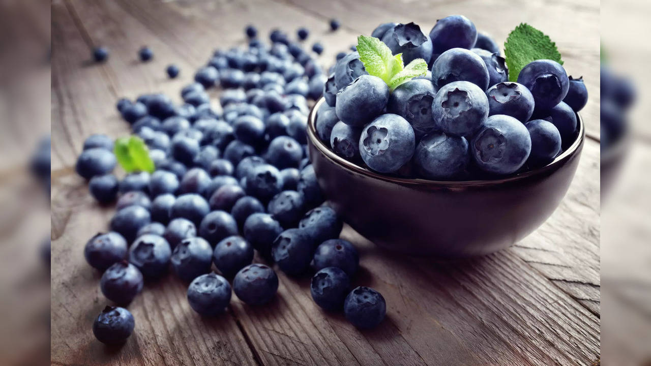 Blueberries are rich in vitamin C and fibre – the former helps strengthen the immune system while the latter induces satiety.