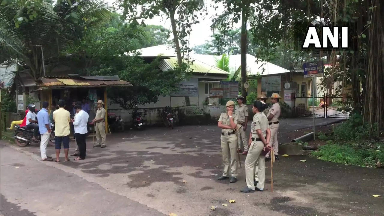 ​Police deployed near government hospital in Puttur where mortal remains of BJP Yuva Morcha worker Praveen Nettaru were kept