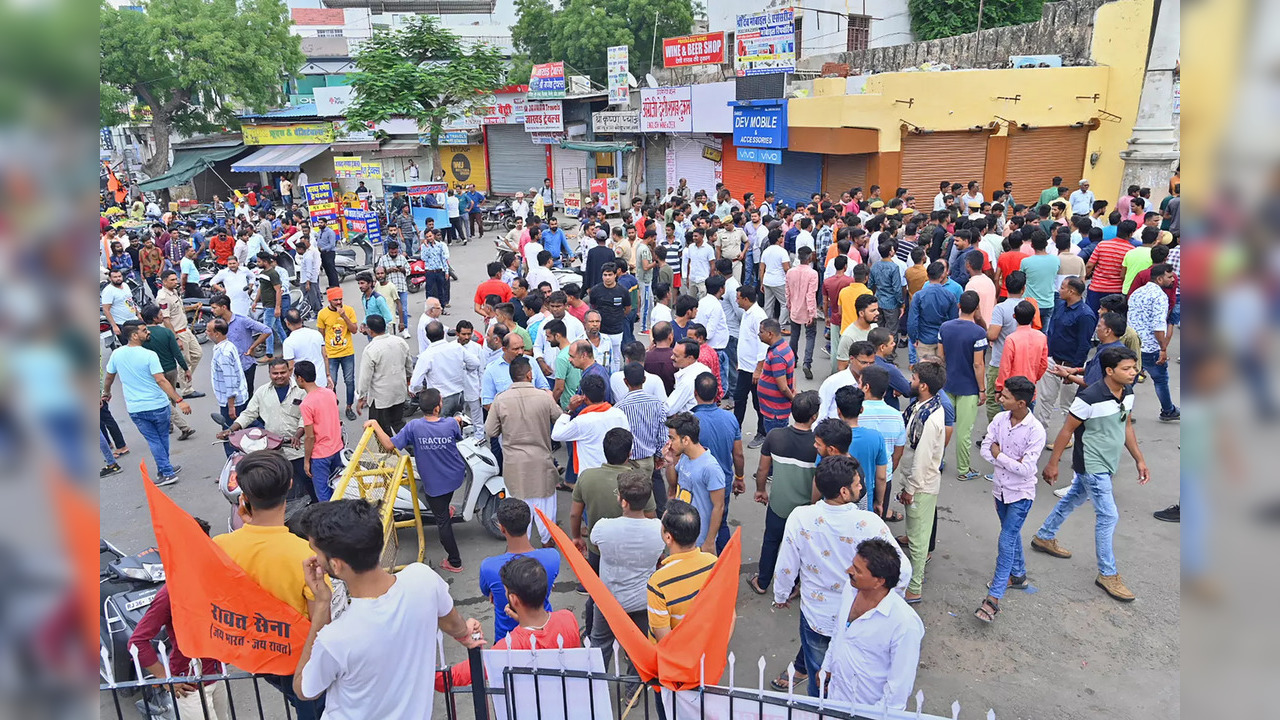 Beawar: VHP activists during a 'bandh' called in protest against the killing of ...