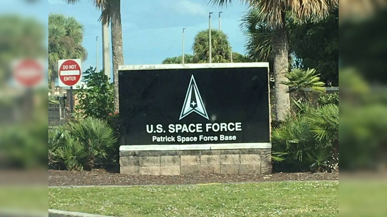 Florida man drives to Patrick Space Force Base to warn “the government there was US aliens fighting with Chinese dragons”