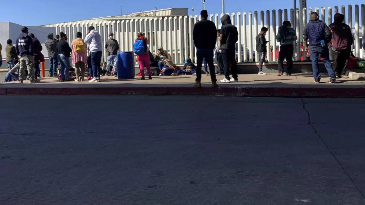 Cerca de 100 migrantes fueron encontrados abandonados en una camioneta en el oriental estado de Veracruz