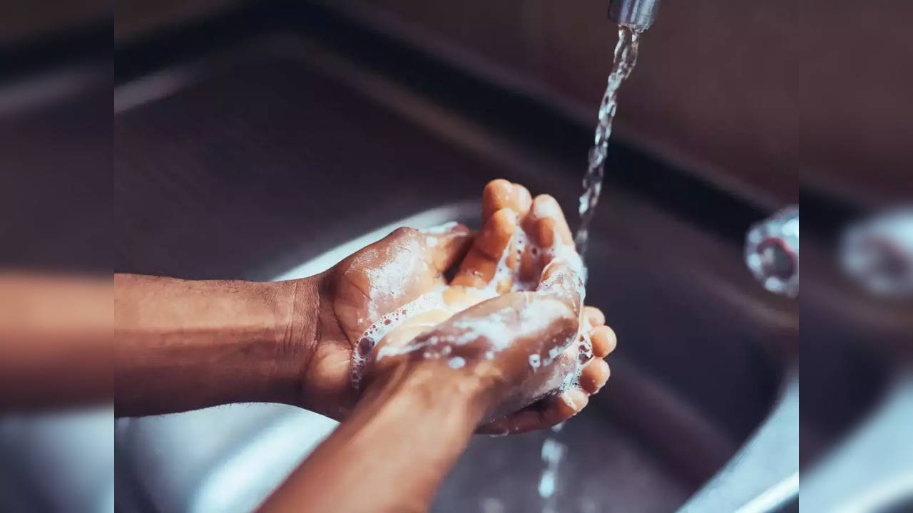 How to wash hands cleanliness hygiene