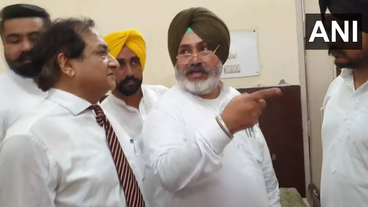 ​Punjab Health Minister Chetan Singh Jouramajra visits Guru Gobind Singh Medical hospital​