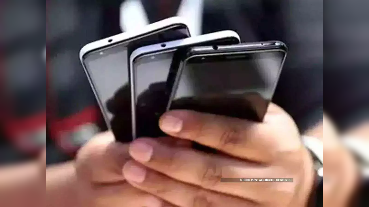 India smartphone shipments drop 5% in June quarter: Report