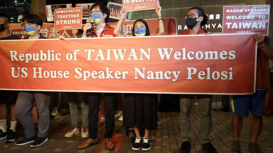 Supporters hold a banner outside the hotel where US House Speaker Pelosi is supposed to be staying in Taipei