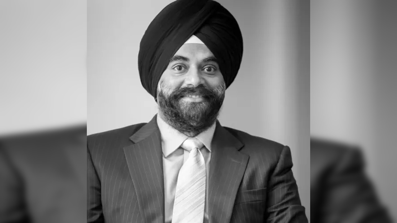 Ravinder Takkar, Vi, MD & CEO