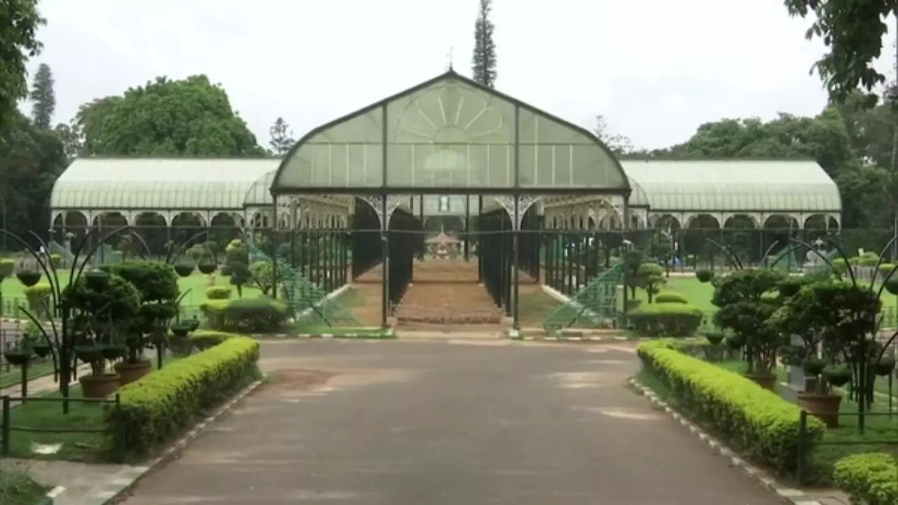 Lalbagh gears up for Bengaluru's famous Independence Day flower show