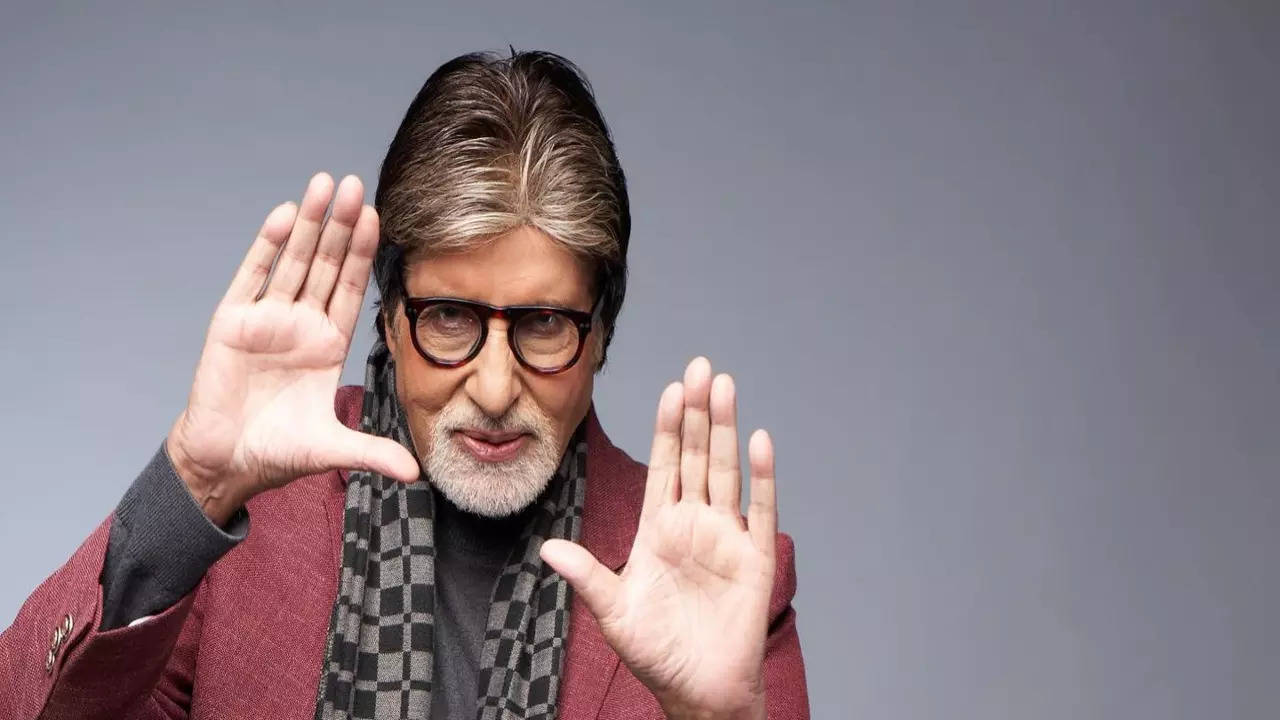 Amitabh Bachchan goes 'good Lord' as he reacts to his PIC outside a salon in Paris - see inside