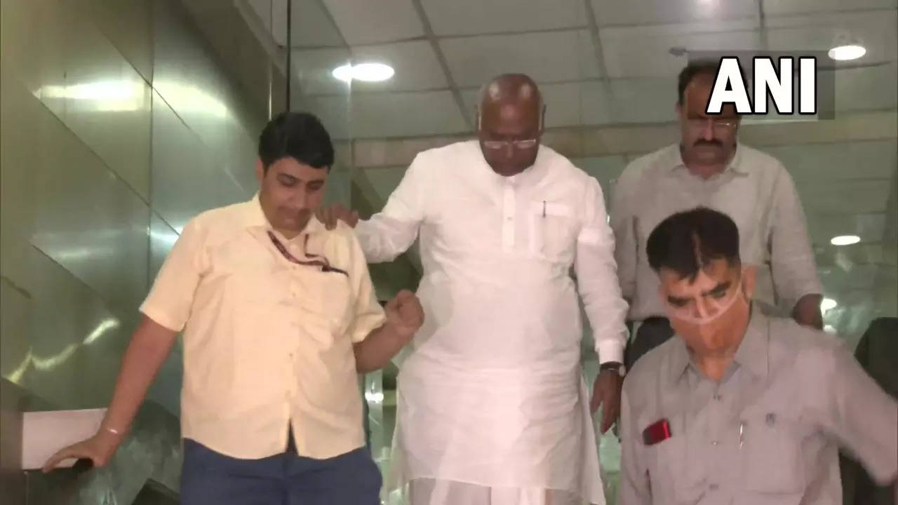 Mallikarjun kharge leaves herald house