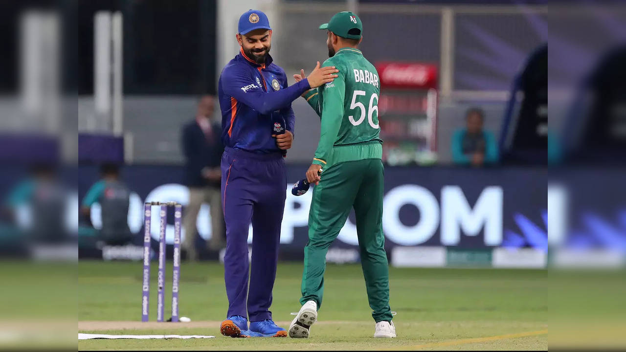 Virat-Kohli-Babar-Azam-shake-hands-ap-ind-vs-pak