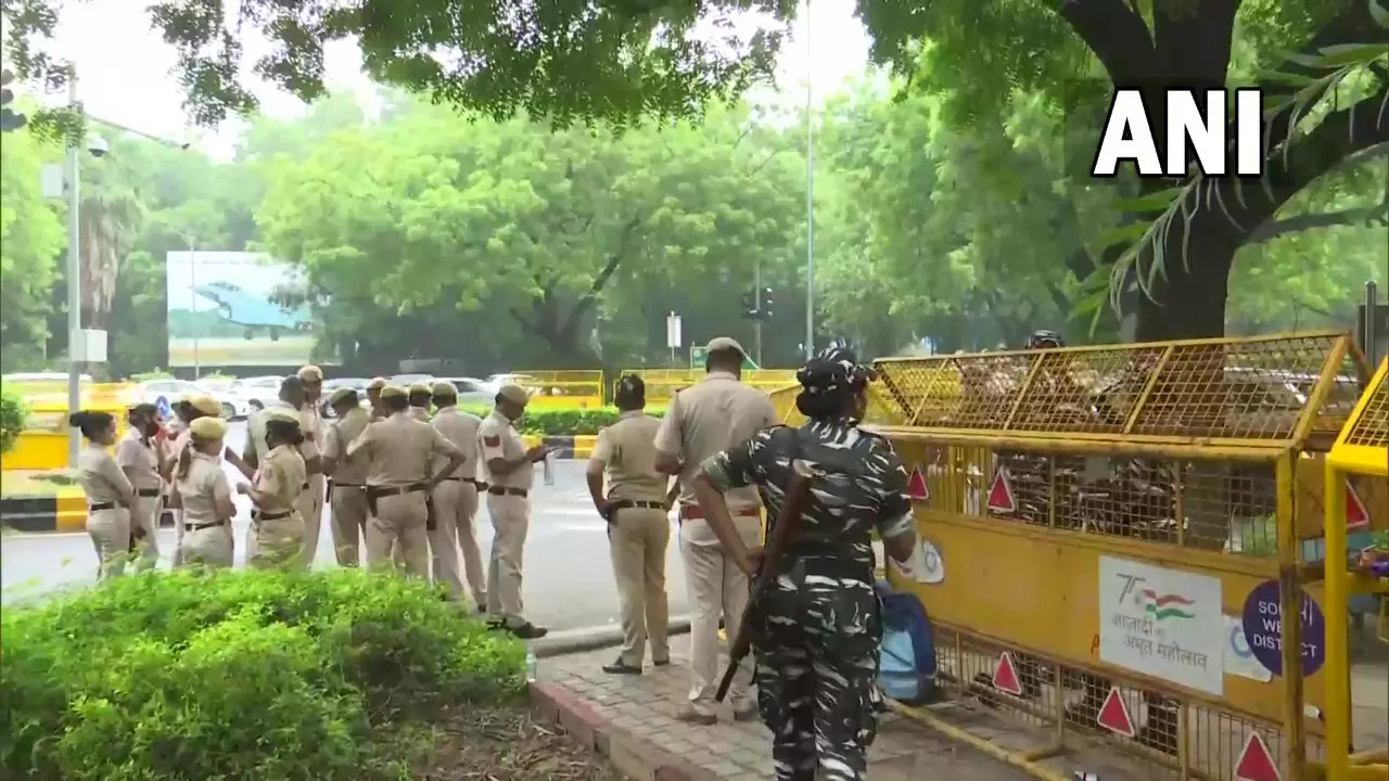 Congress nationwide protest: Security deployed at Dr APJ Abdul Kalam Road, near 7 LKM