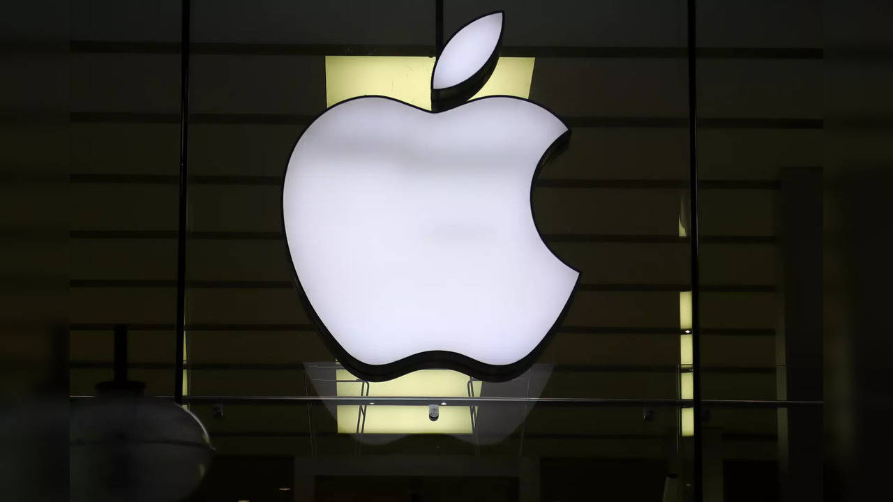 Apple may ship iPhone 14 simultaneously from India, China factories. (AP Photo)