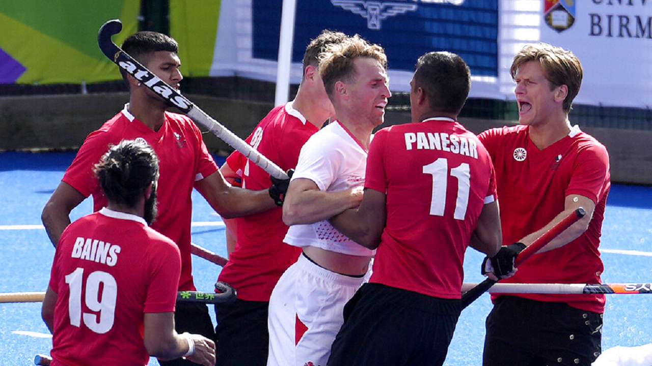 watch-tempers-flare-at-cwg-2022-as-canada-s-balraj-panesar-grabs-england-s-chris-griffiths-by-collar