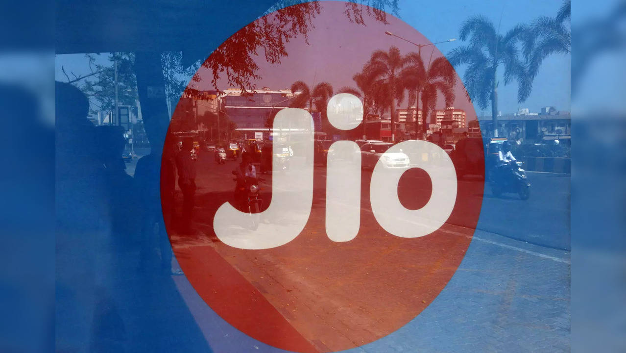 With premium 700Mhz band in its kitty, Reliance Jio has an edge over rivals. (Reuters)