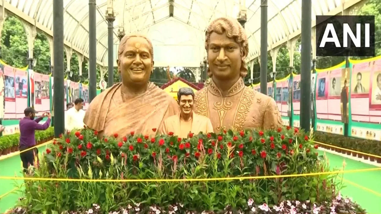 Bengaluru: Lalbagh's famous Independence Day flower show opened to public on Friday