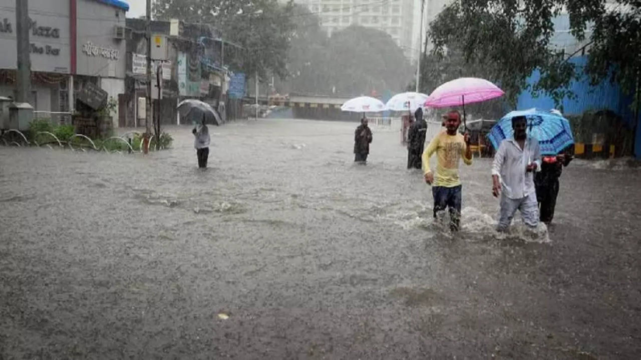 IMD Predicts Extremely Heavy Rainfall In Karnataka, Issues Red Alert ...