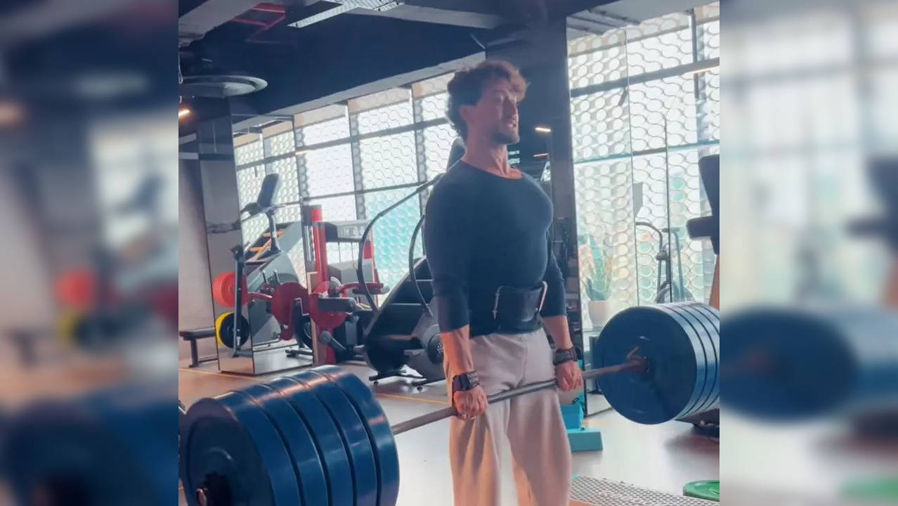 Tiger Shroff, who is admired for his enviable abs, ripped physique and of course, dance skills, is another inspiration for his fans when it comes to fitness. (Photo credit: Tiger Shroff/Instagram)