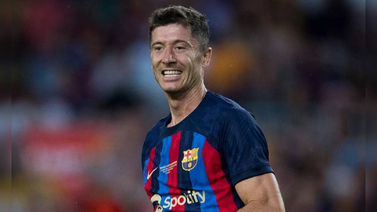 Robert Lewandowski scores first Barcelona goal in Pumas rout | Football ...