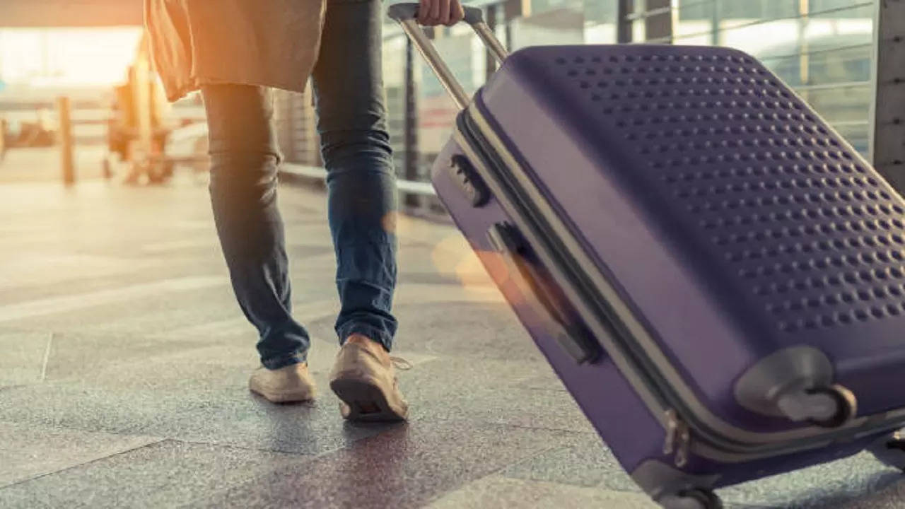 istockphoto-woman suitcase