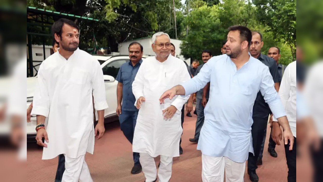 Patna, Aug 09 (ANI): JD (U) leader Nitish Kumar with RJD leaders Tejashwi Yadav ...