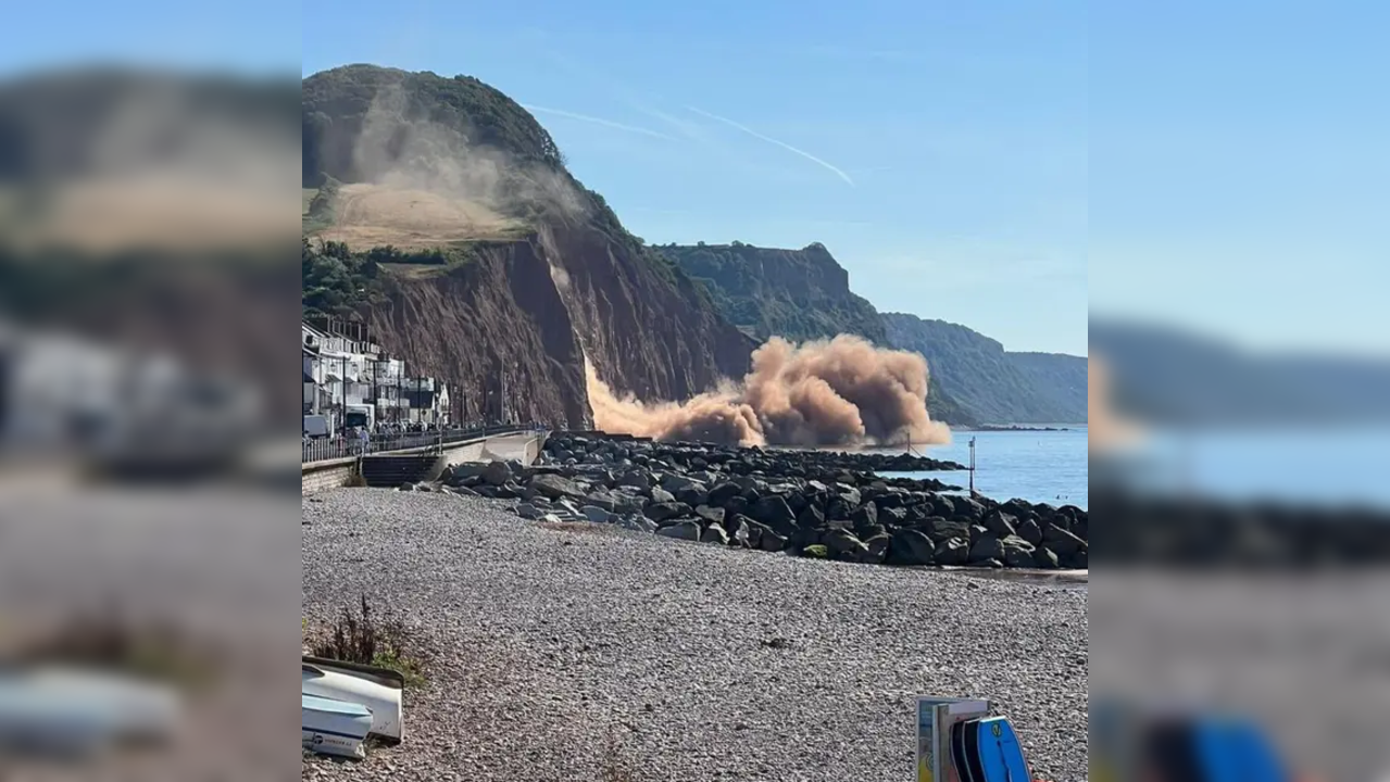 Cliffs collapse in the UK due to scorching temperatures